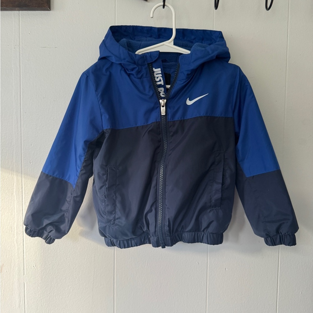 💙 Nike Kids 2T Fleece Lined Puffer Jacket ✨